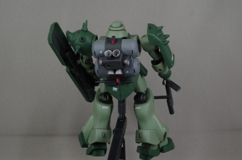 ふくらはぎの突起は削り飛ばしてプラ棒で再現してます。