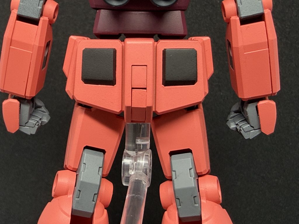 武器セットにバズーカマウントパーツが入ると思われた穴は特に何も無く目立つのでパラ版で埋めてます