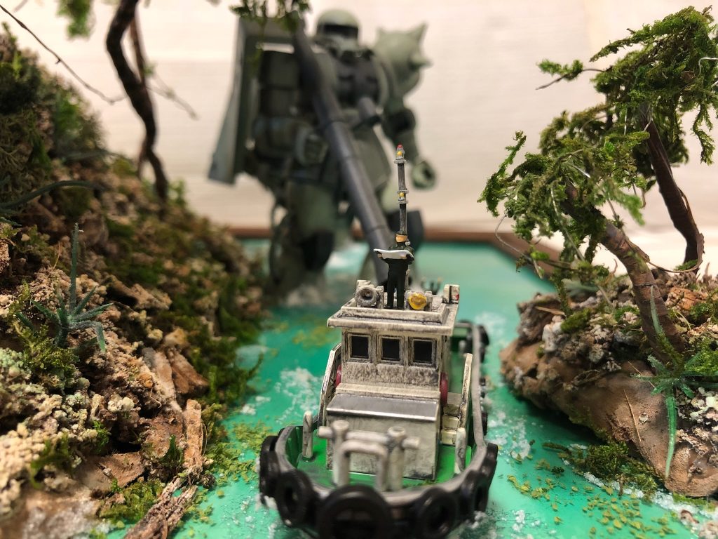 船上には地図を確認する現地協力員の姿が・・・トミーテックからいただきました。