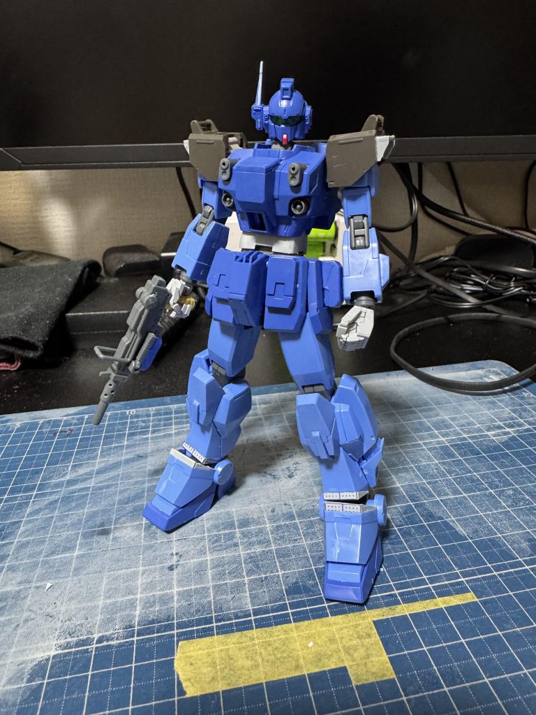 制作途中。この後フロントスカートの角を追加