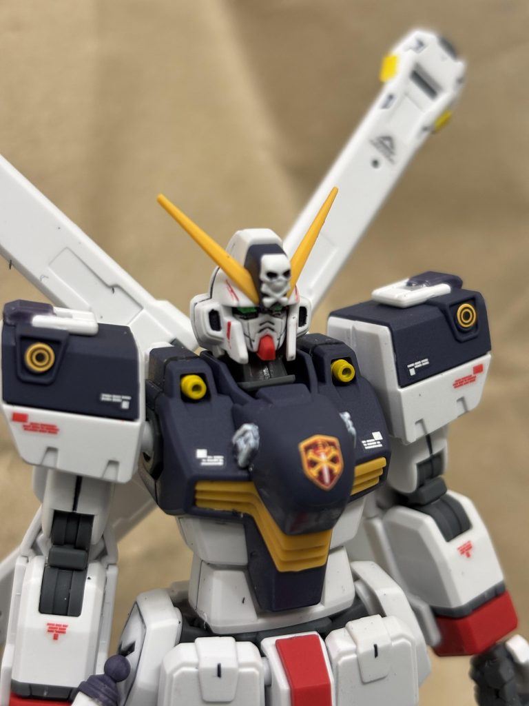 フェイスパーツはノーマルかオープンフェースの選択式。今回はノーマルを選択。