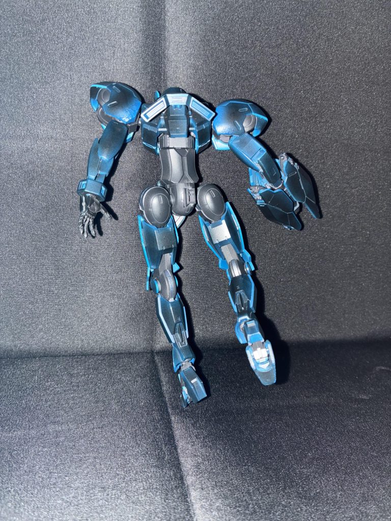 バックショット。お尻のアーマーはなくしてしまいました。