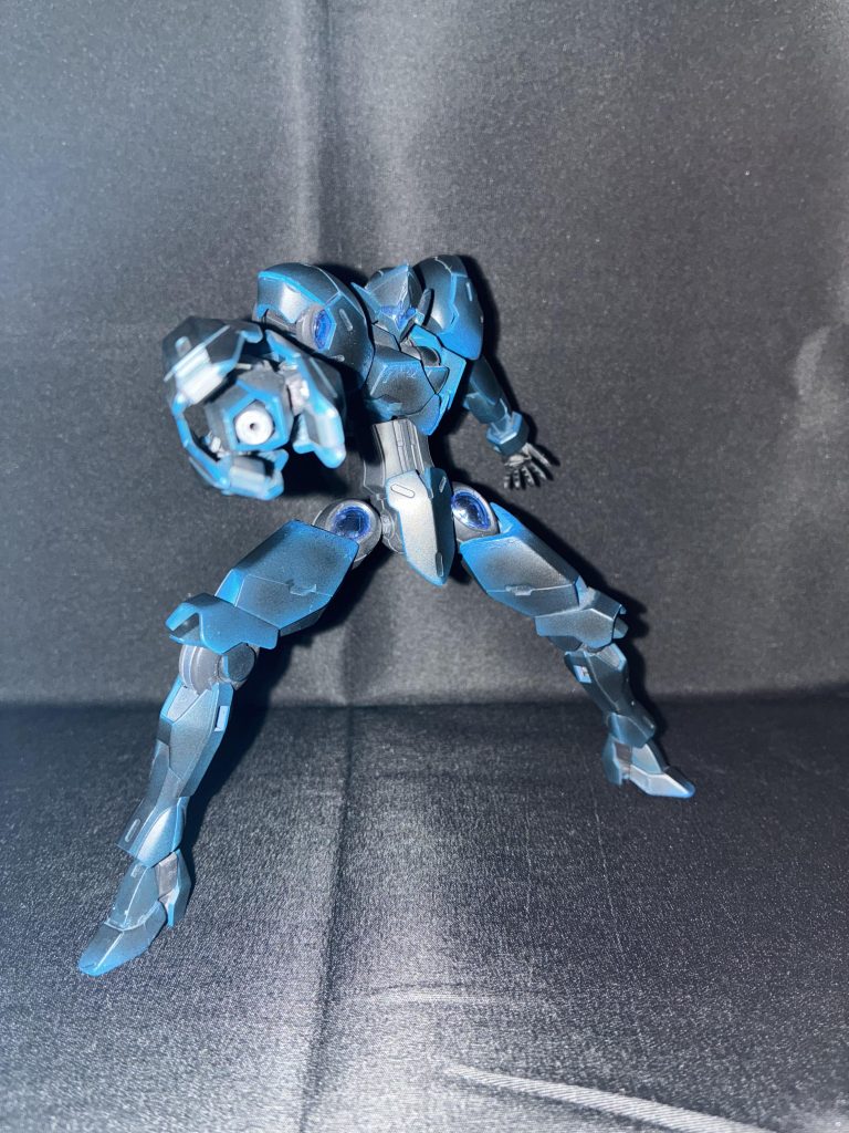 暗闇でフラッシュを焚くとこうなります。グラデーションが強調されてかっこよい。