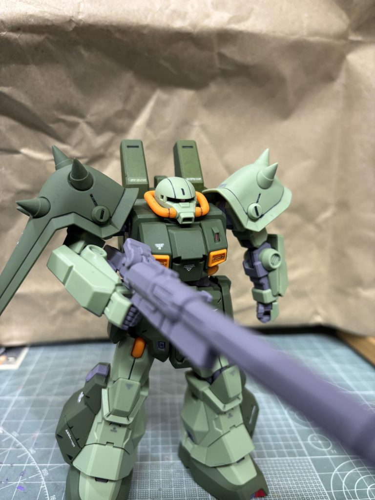 迫力のロングライフル。