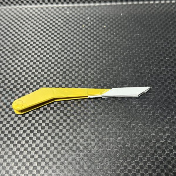 プラウドディフェンダーを延長工作。プラ板切り出しを雑にしたせいで削り出しが地獄でした…（3枚目）