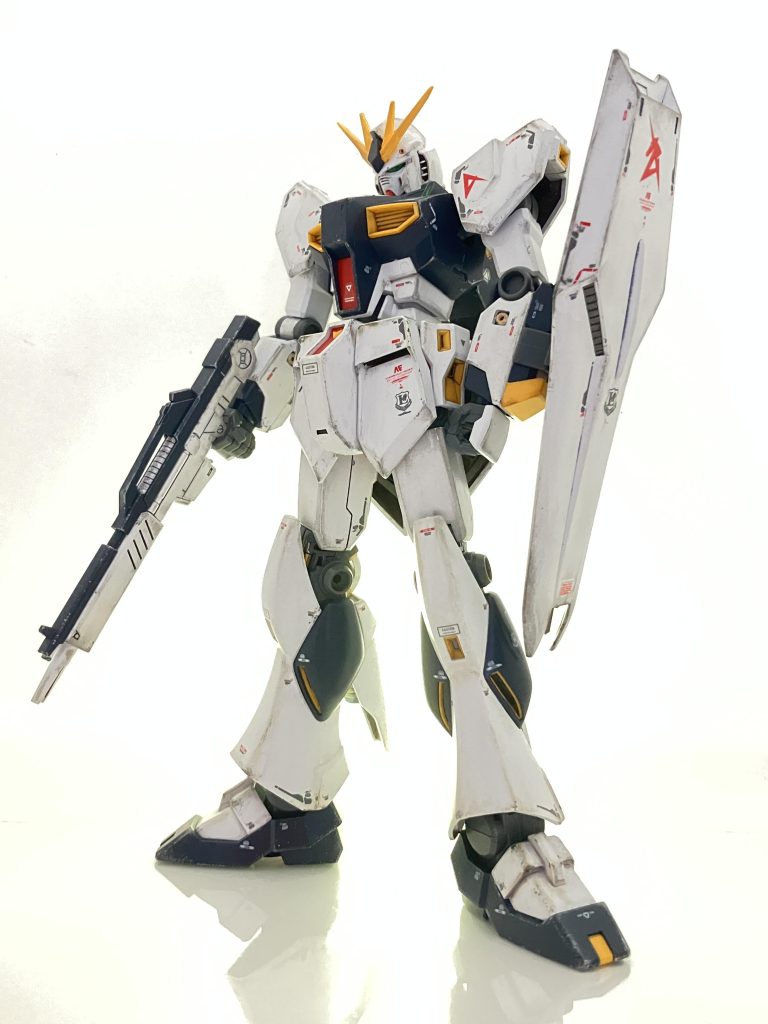 エントリーグレードは数あれど、νガンダムが好きなのでチョイスしました。