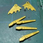 ドラグーン部分を合わせ目消しし易くする為に分割。完成時に分割を活かすか、接着して[…]