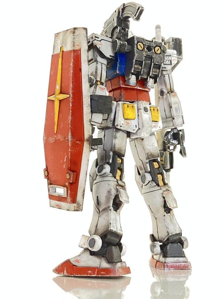 今回投稿したのはガンプラ始めた頃(3年前)に作成したもの。当時加減や程度も分からないまま勢いに任せたやり過ぎウェザリングを、リウェザリングしました。が、前回の塗料がなかなか落としきれなかったのにリウェザリングしたから、結果的にやり過ぎウェザリングになってしまいました。オーバーウェザ(zaku-kao4)