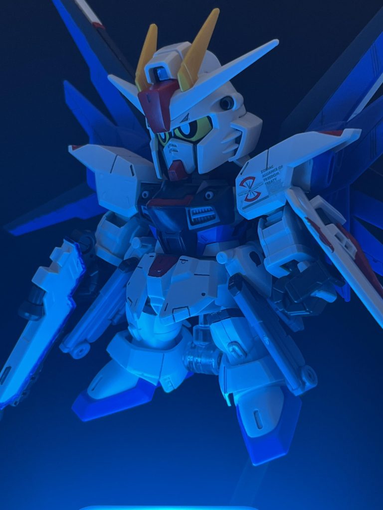 MGのデカールを肩に貼ってみたんですが、ちょっとでかかったかな？