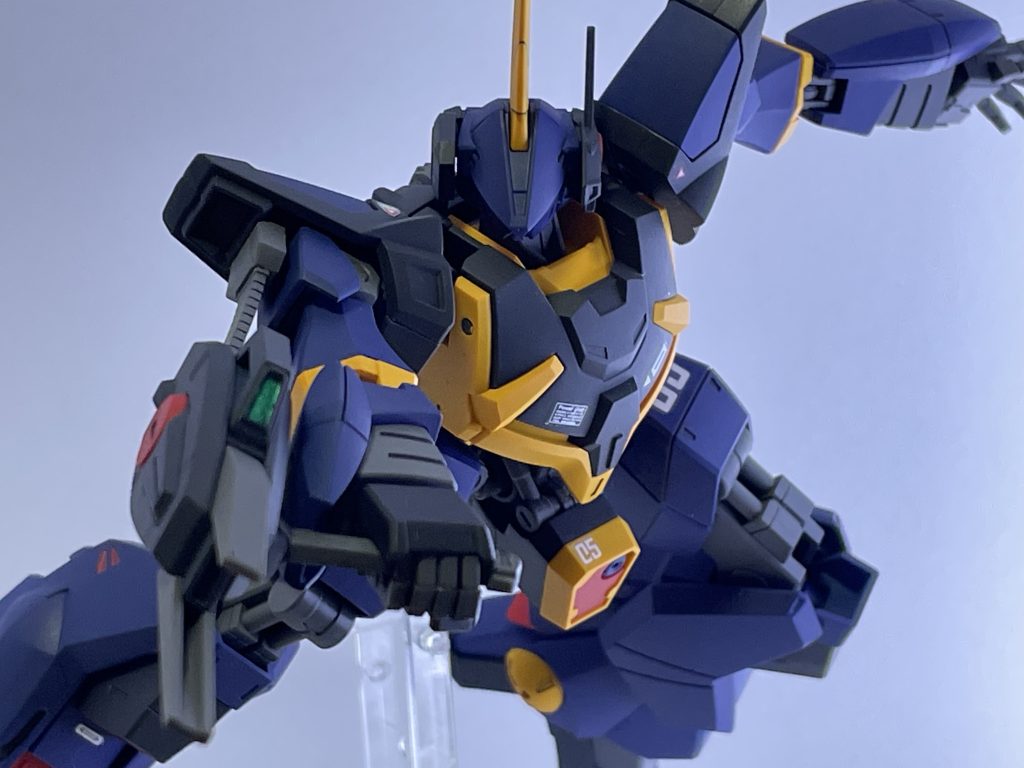 良く動きますが、関節類の可動は壊れやすそうなので破損に注意が必要です。