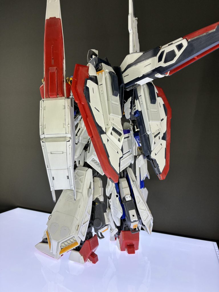 リアはキット流用が多い部分。塗装直前にスタビライザーは作り替えました。