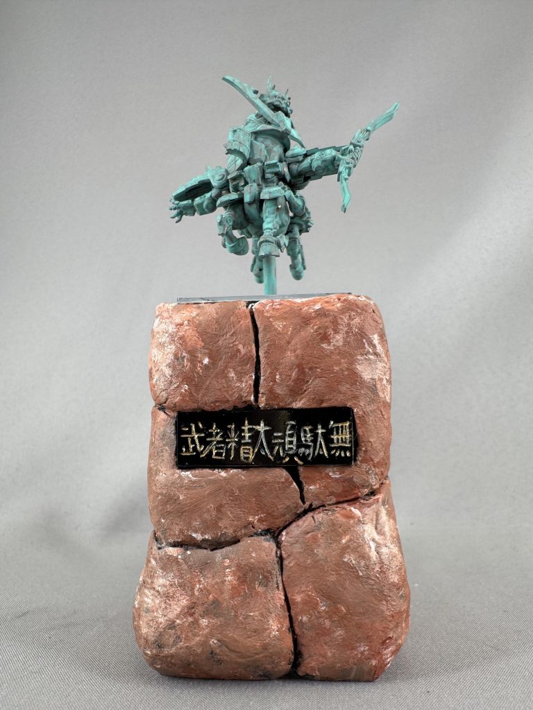 見上げるアングルで…