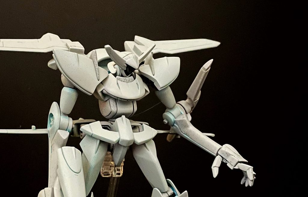 肉抜き穴を埋めて、塗装しやすいようにスジボリをしたくらいの工作でお手軽でしたね。