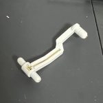 機首フレームの肉抜きに1ミリ真鍮線をパテで封入。