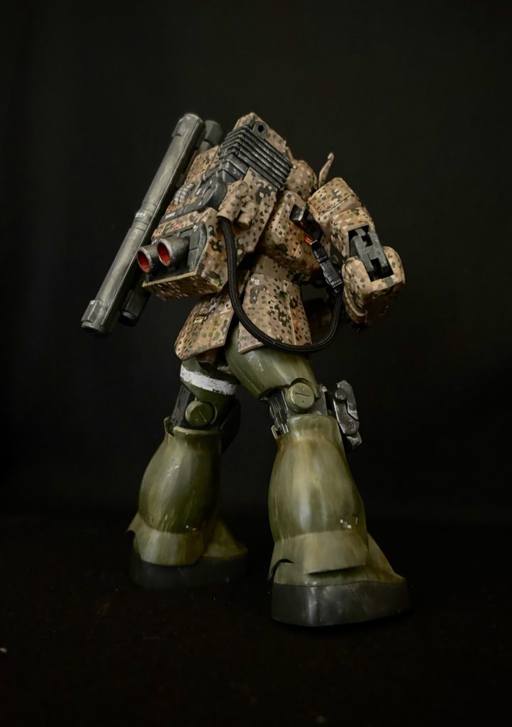 ランドセルはメタリックグレイとフラットレッドを使用しています。そのうち僚機のFⅡザク迷彩仕様も作りたいと思います！