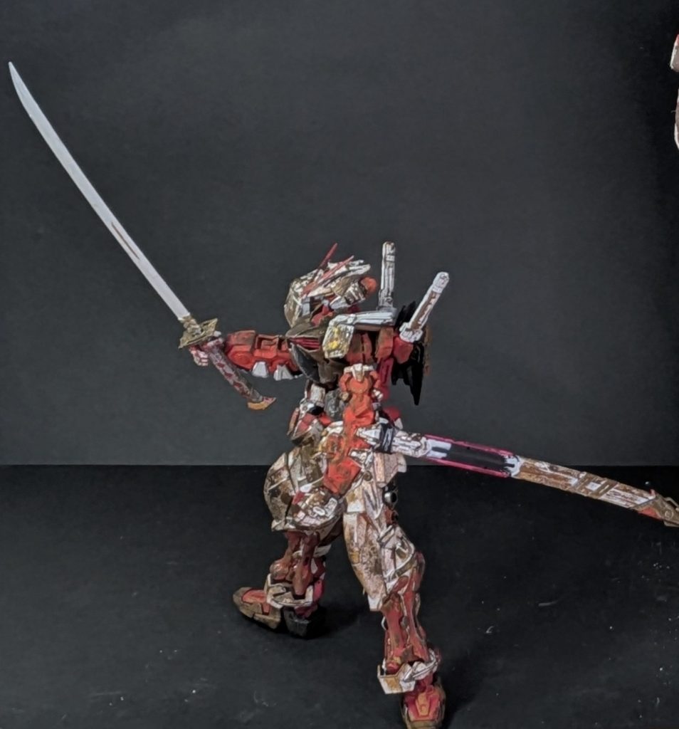 ウェザリングは色が多ければ多いほど良いということでいつものターナーの茶色を大量に採用して大胆なレッドフレームを完成させました