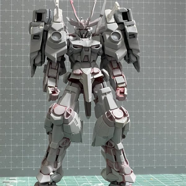 戦国アストレイの進捗です睨めっこしては直すの繰り返しでなかなか進まない…でも理想のイメージに近づいてます。もう少し手を加えてカッコよく仕上げたいです。（2枚目）