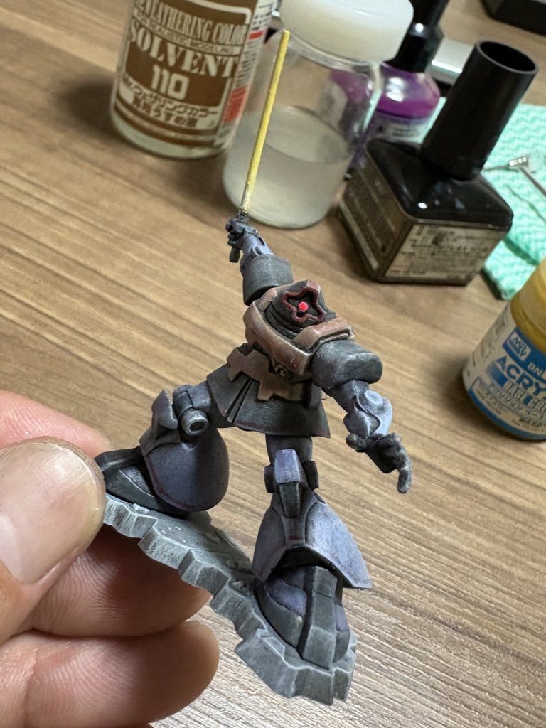 いつものガンメタサフからアクリジョンの筆塗りです。