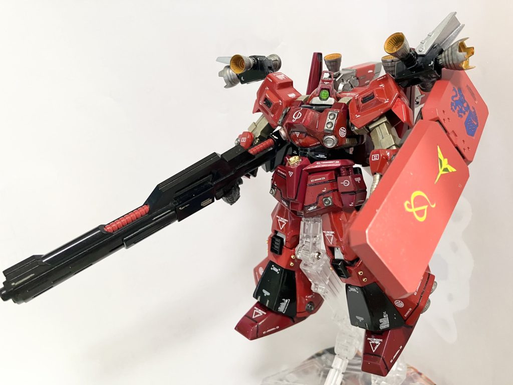 ライフルは多分MGのサザビーのショットライフル。