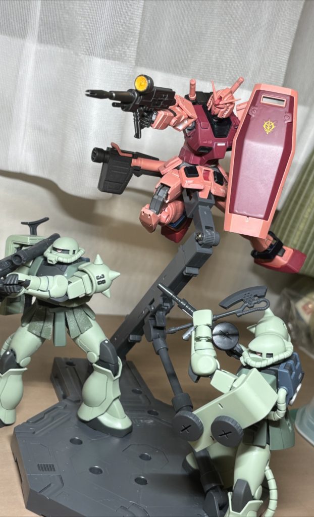 キャスバルとその愉快な仲間たちで。全機とも方向性をバラバラにしたし、個性は出せたんじゃないかな?最終的に満足いく作品が作れてよかったです。