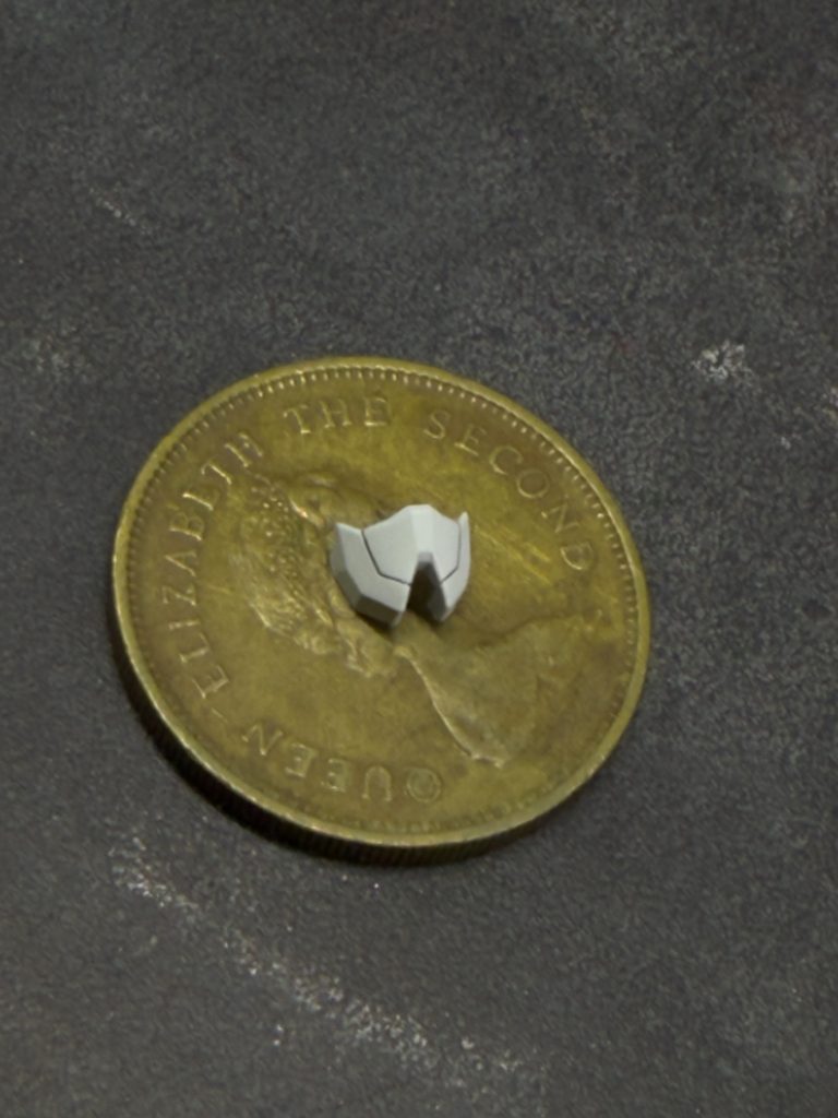 フェイスパーツは小さいけど、ラインを彫ってうまく仕上げたから、フェイスラインがクリアに映える！🔎