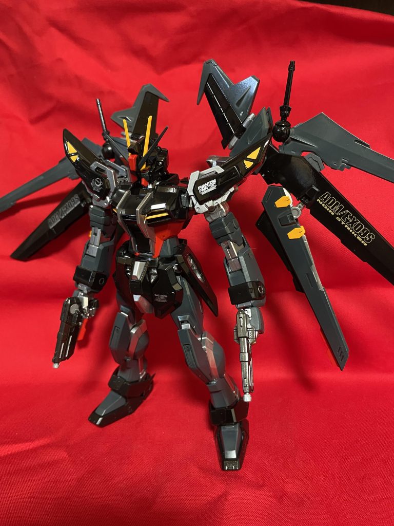 フレームはシルバーで全体的にトーンを落としました