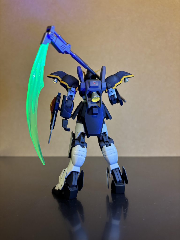 後ろ姿。太ももがエナメルで弾けました🤣