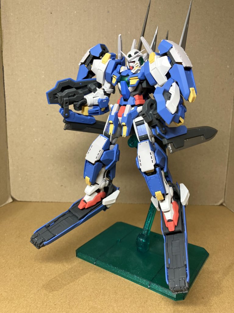 今回は艶消しのみです。RGはHGと違って、細かいところまでパーツで色分けされていて感度しました。