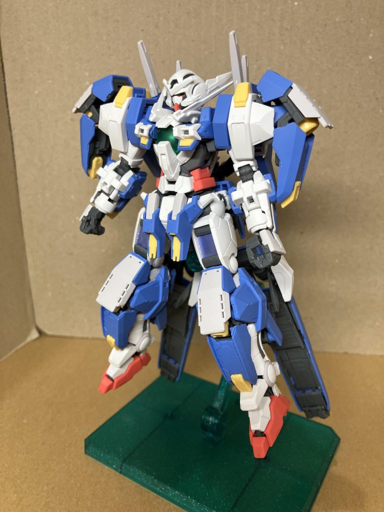 肩部のアヴァランチユニットを取り付けるため、純粋なアストレアではありません。