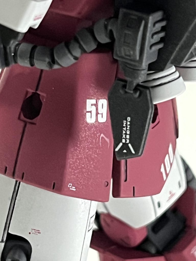 腰に59.リアアーマーには100のデカール。