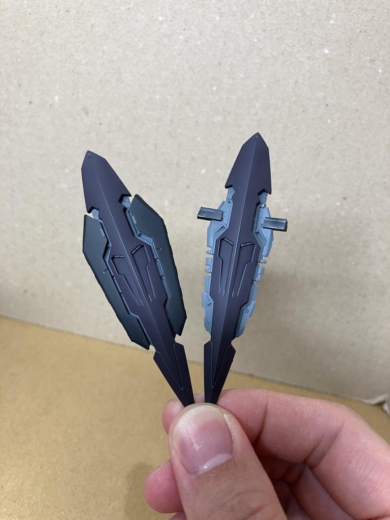 コの字ブラ材で作った接続パーツをかまして、展開状態を再現します。