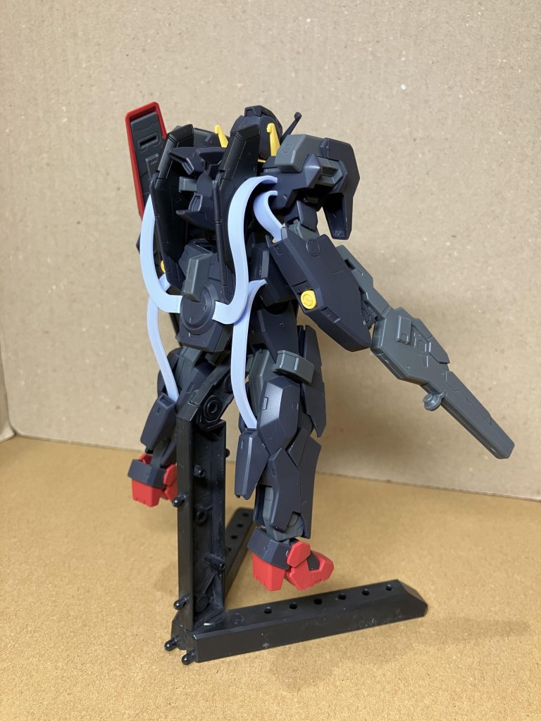 初期のダブルオー系はケーブル多いですよね。