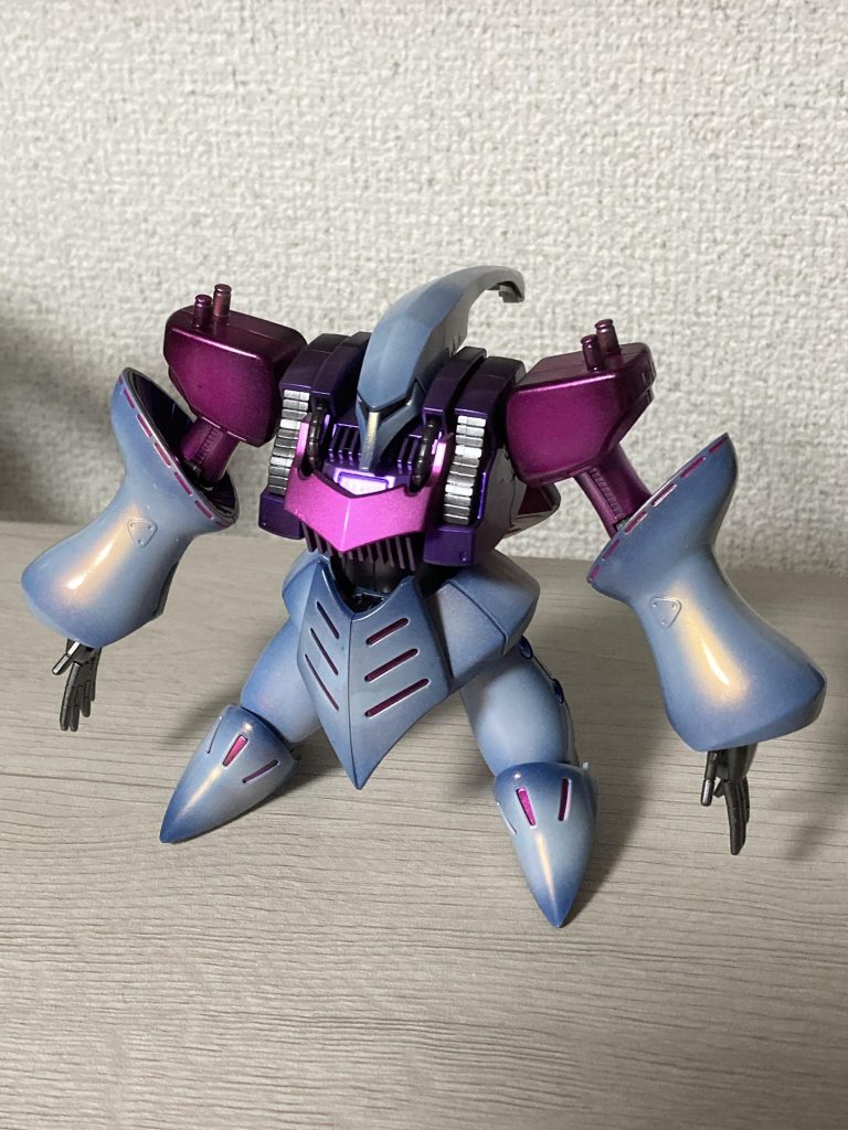 工作は腕の合わせ目消しくらいしかしてません。完成度高いキットです。↑ネオジオンのマスコット