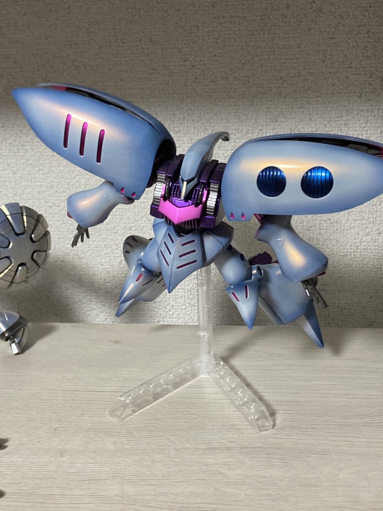 外装ホワイト部はEXブラック→EXシルバー(グラデーション)→ミスターカラー ラスキウスのクリアーホワイトでキャンディ塗装しています。影の部分が青みがかったいい質感になりました。