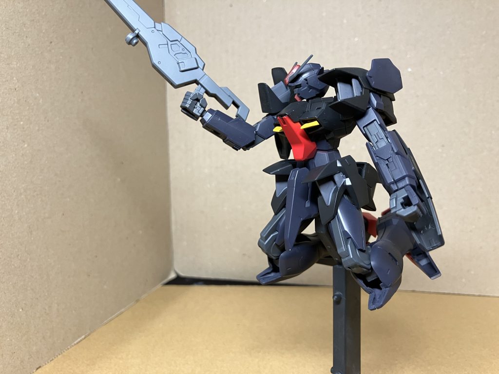 ダブルオーの脚部を使っているので、それなりに曲がります。