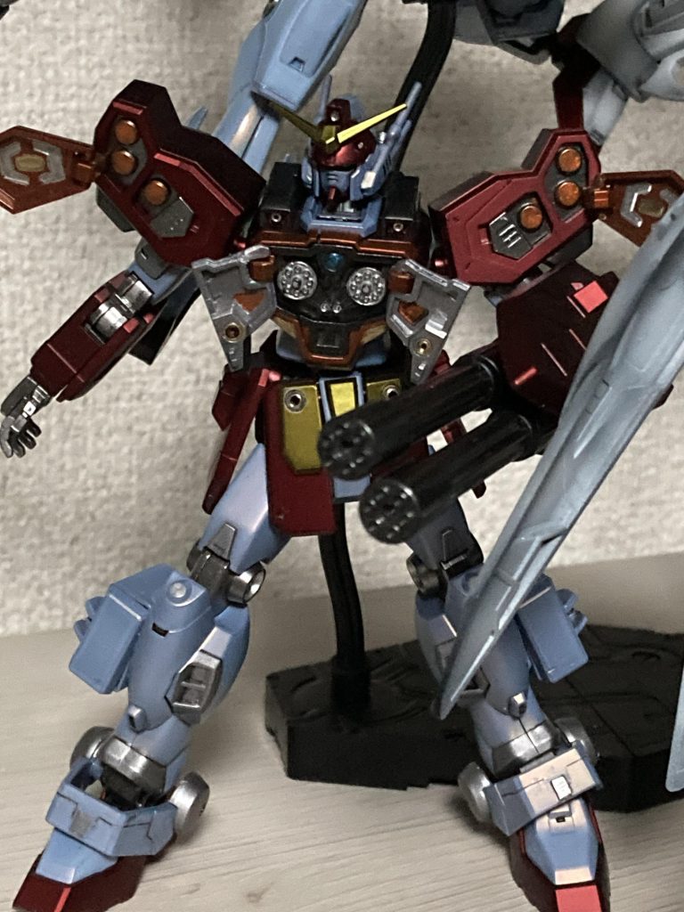 ヘビーアームズは通常のものを改造し、ヘビーアームズ改風にしました。しっとりとしたつや消しキャンディ塗装がいい質感です。