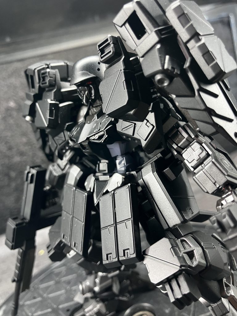 時間がかかりましたが完成となりましたデカールや部分塗装など大分端折りましたが、ご勘弁くださいwギラズールのメットから始まりましたがなんとかなりましたまた何か作りますので、お時間がありましたらまた見てやってください。今回も最後までご閲覧いただきありがとうございました。また、よろしくお願いいたします。