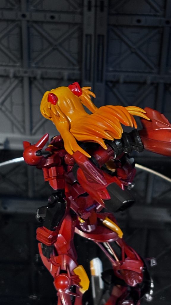 頓挫していた髪の毛加工。アロンアルファ光の登場で半年ぶりに再開です。アロンアルファ光、硬化が早いし強度もあるしヤスリでの加工も容易!とめちゃ使い勝手いいです。皆さんにお勧めします。塗装はパテの上からプライマー、サフ、ベージュ下地、影の部分をレッドオレンジで、その上でオレンジ。