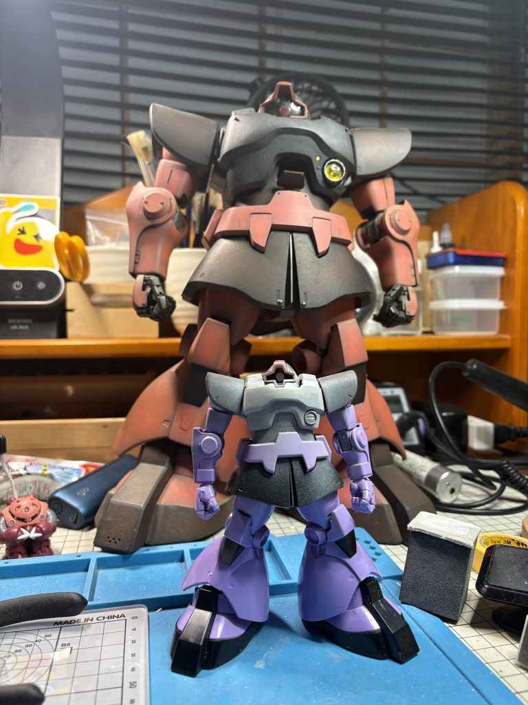 結婚して子供も2人生まれ、それはそれは貧乏していました…そんなある日、子供を連れて近所のおもちゃ屋に行くと…件のシャア専用ドムが…