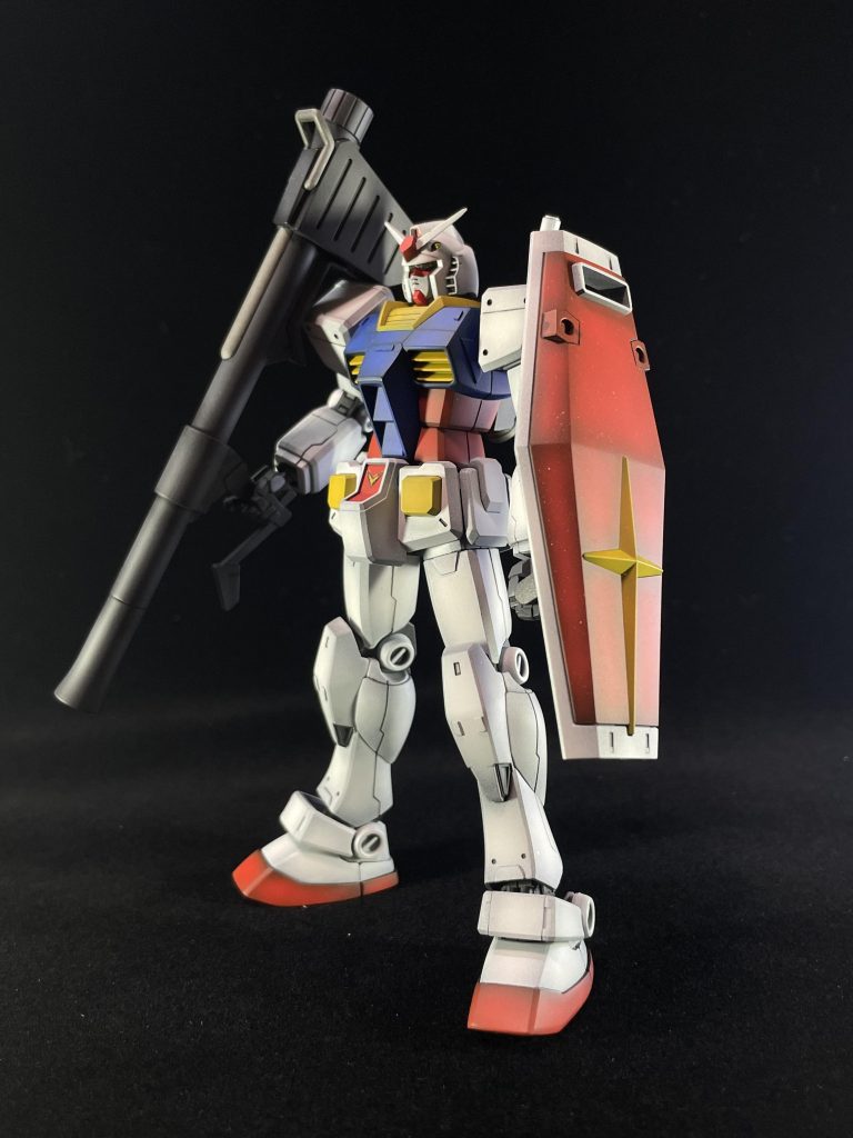 塗装に関しても希釈に失敗して荒い粒が目立っています。エアブラシは中華の安物からクレオスのプラチナ0.3に変えたのに腕がついて行ってませんね💦