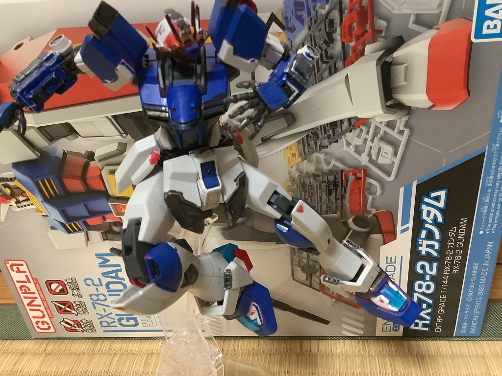 神バのパーツを足に使っているので蹴ることなどもできます。