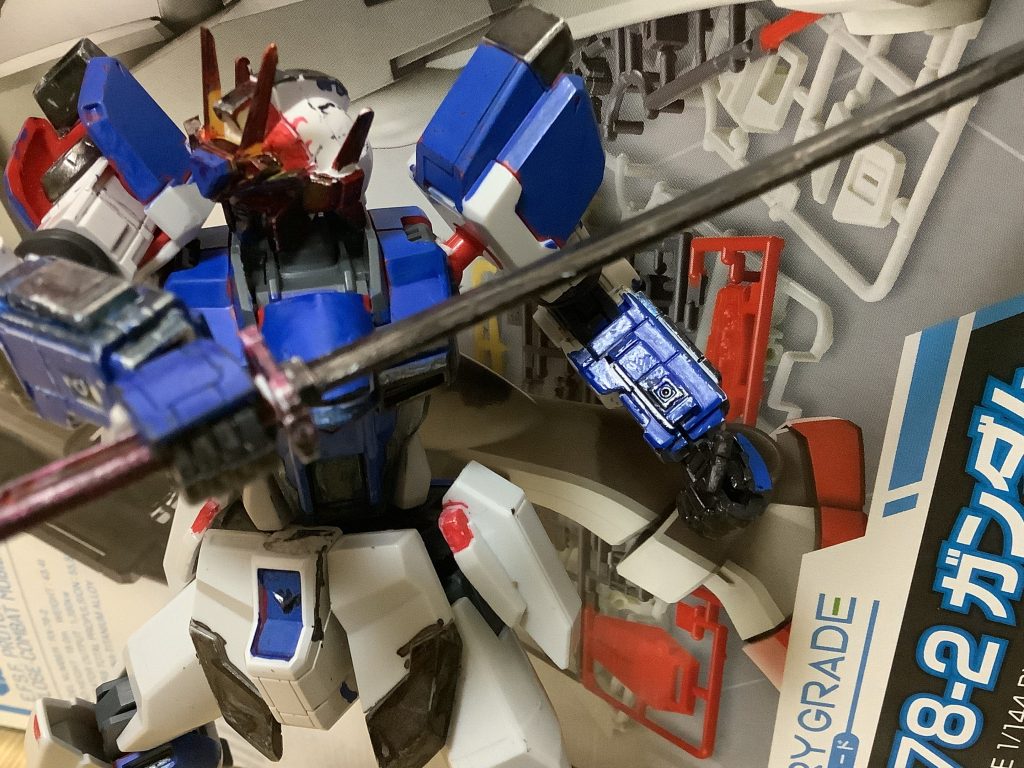 ヘッドパーツは、神バのブレードアンテナを短くした物を使っています。