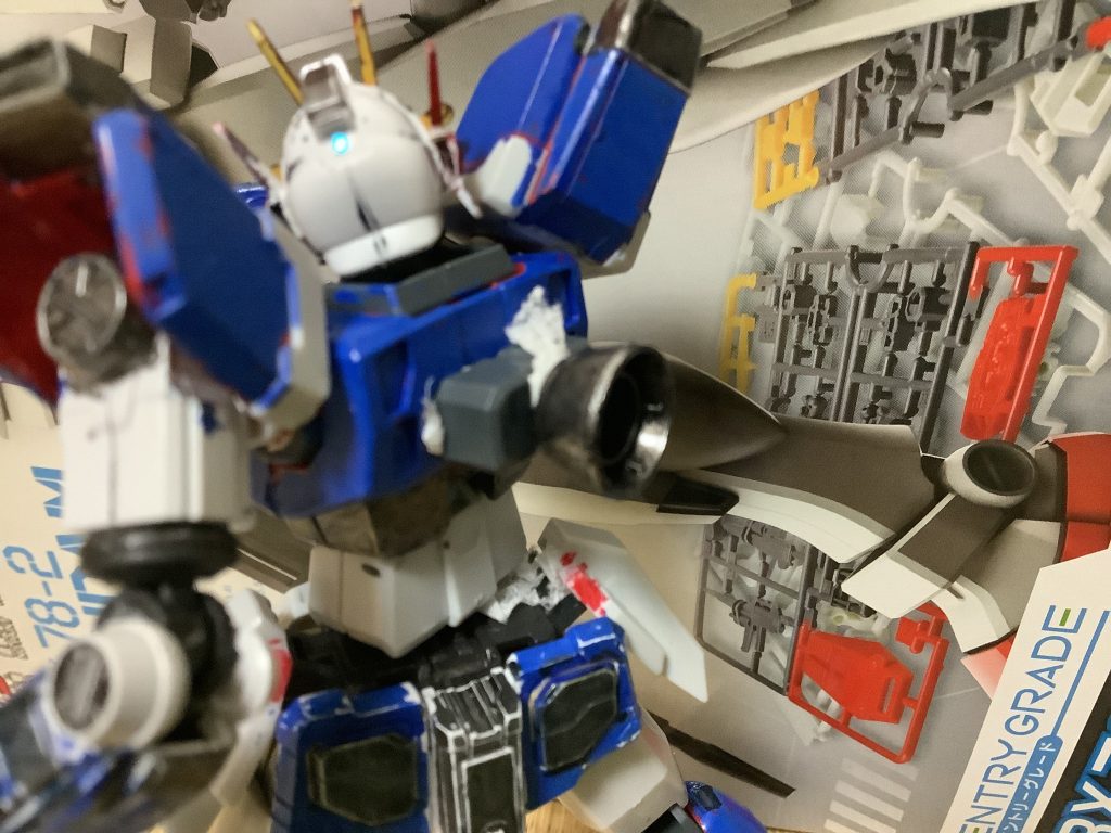 GNドライブっぽい物を塗装してつけてます。サザビーから取ってきました(gundam-kao5)GNドライブに見えn…見える…