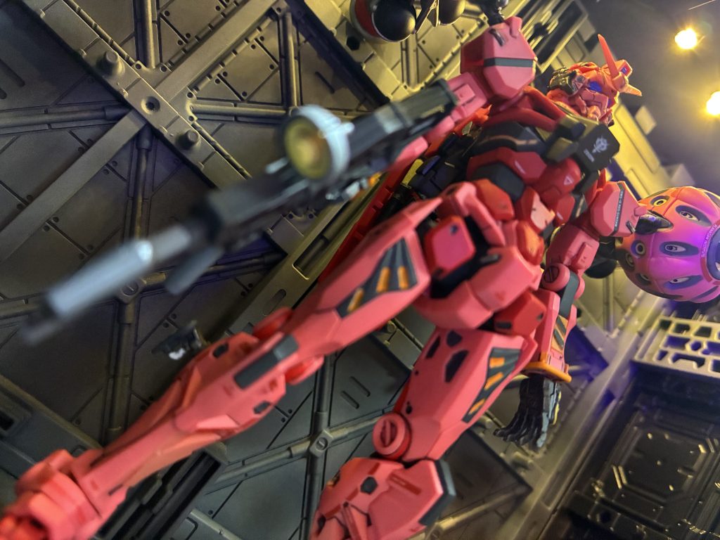 赤いガンダム–4枚目/制作者：@JyonPura