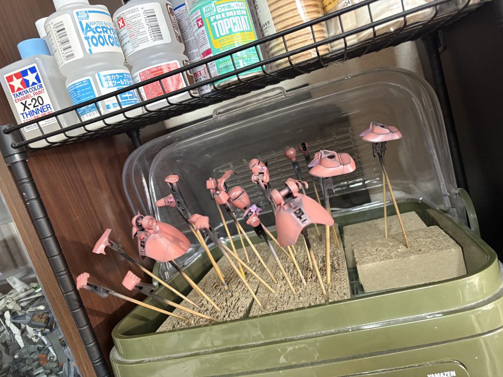 どうせならと買ってもらったエアブラシ(プッシュのみのシングルアクション)とコンプレッサーで初めてのMAX塗りに挑戦したのもいい思い出です…