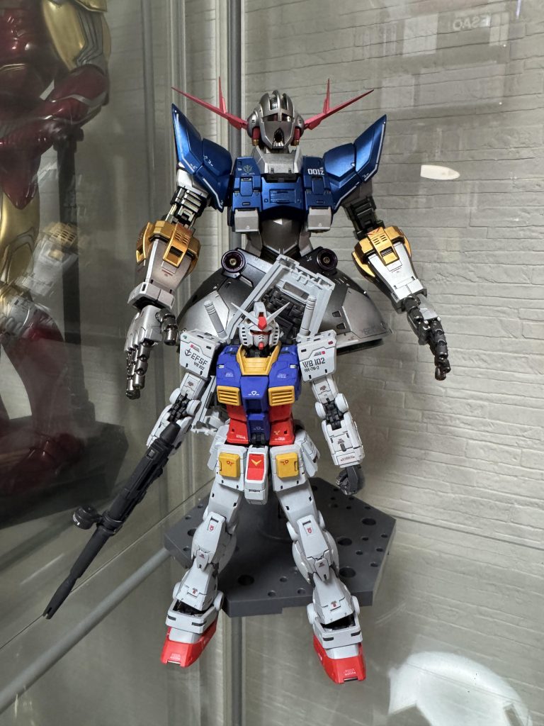 RGジオングとツーショット