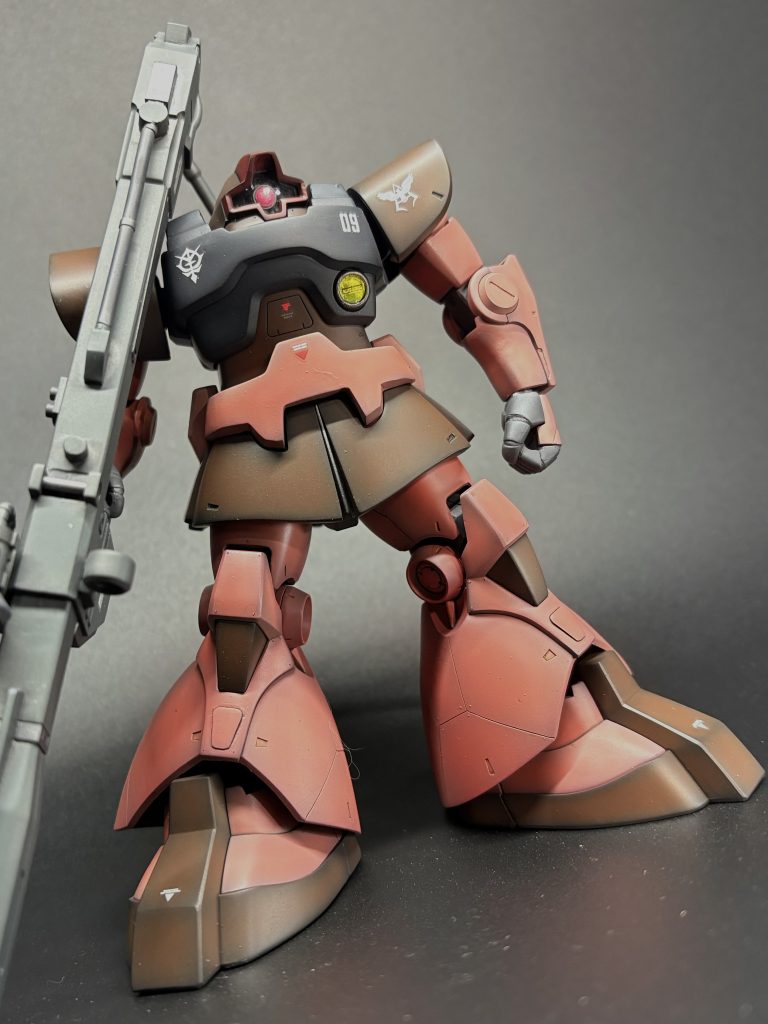 2体のドムも並べて嫁さんに見せると「あの頃はこんな模型部屋が持てるなんて思わなかったね」と笑ってましたが、こんなクズ人間と長年一緒にいることは結構笑い事では無いと思います…