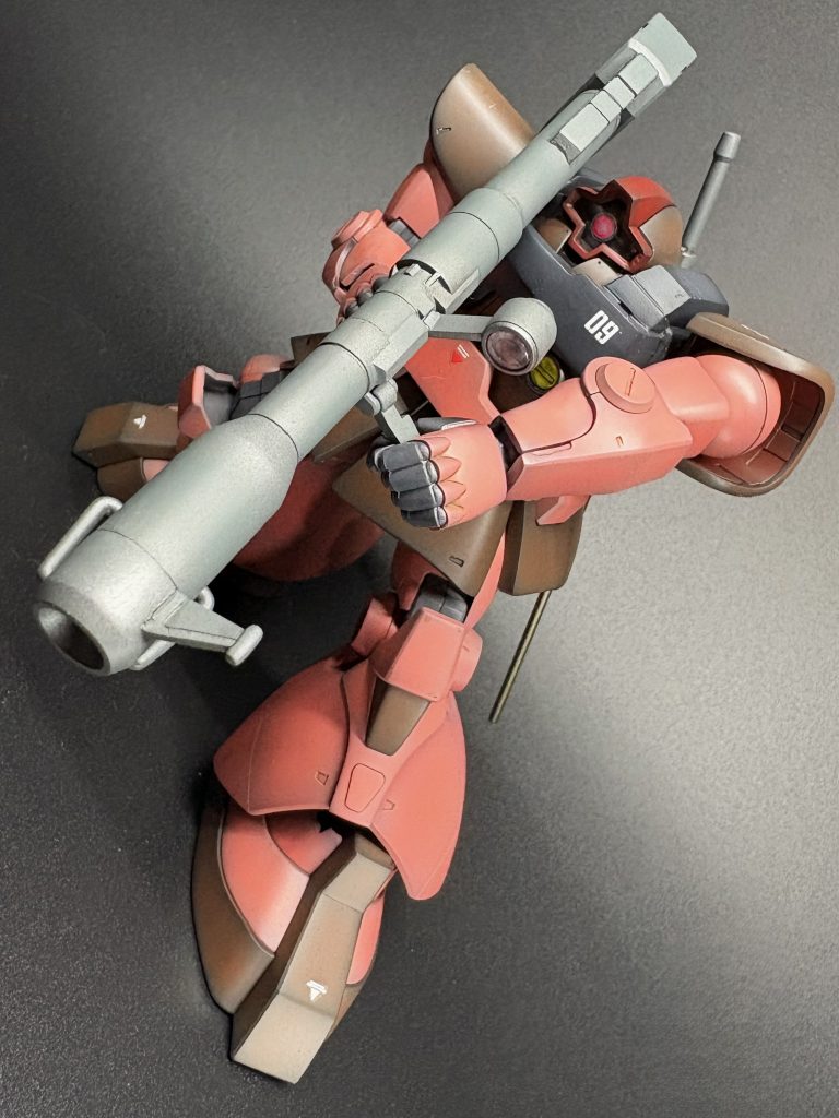 思い出いっぱいのドムを眺めながら「私はザクの方が断然好きだけどね」と部屋を出ていきました…思い出台無しかよ…