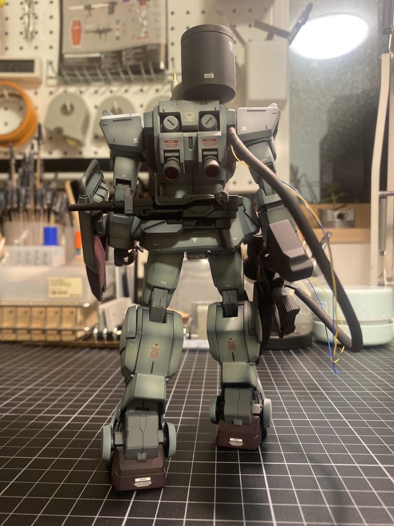 ライフル携行の為に、ランドセルにプロペラントタンクをマウントさせてエネルギー源にしているイメージです🐥