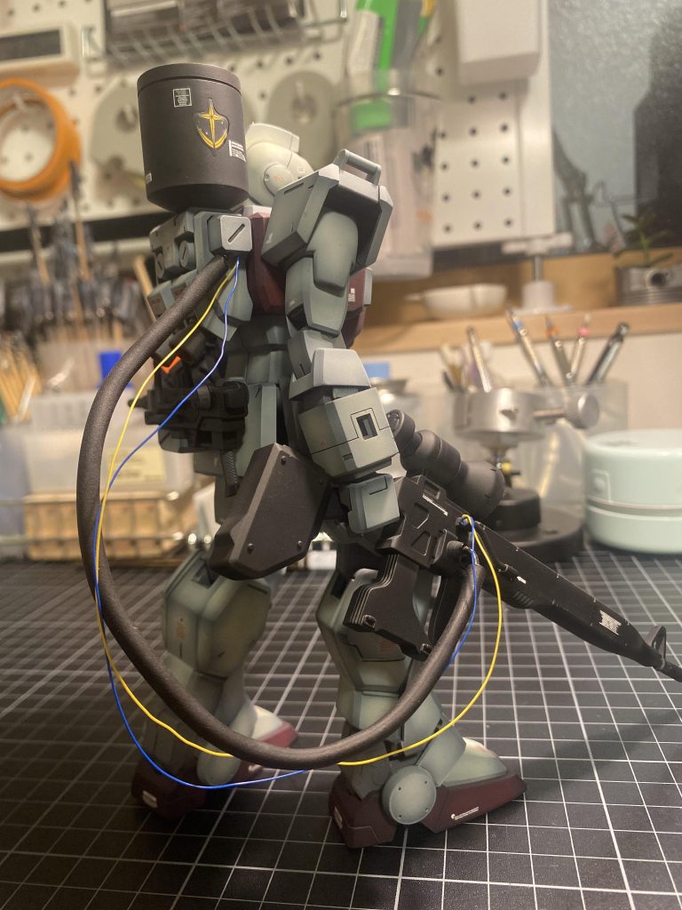 燃料チューブ的なモノも加工🐤マシンガンは腰に磁石マウントさせています🐣